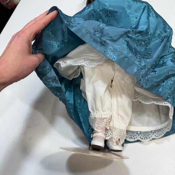 Betty Jane Jaqueline porcelain doll limited edition - Picture 5 of 9